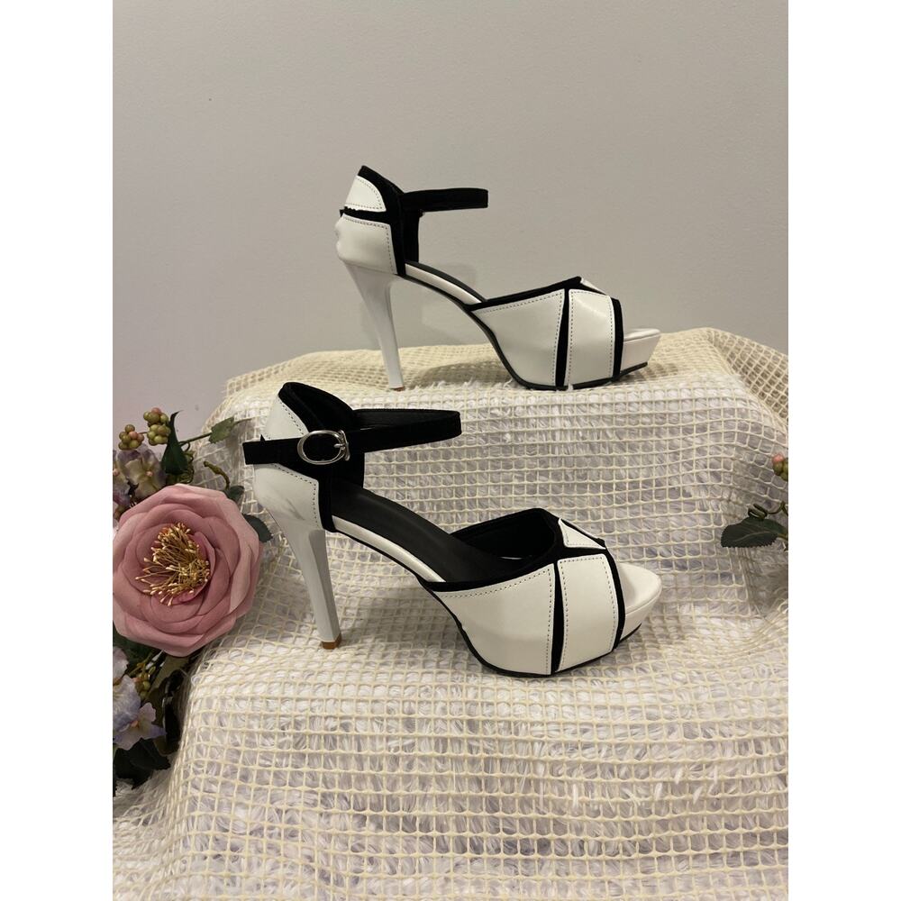 Women's Stiletto Sandals 9 White Black Faux Leather Buckle Straps Glam Statement